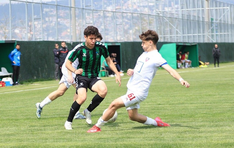 Kocaelispor - Mustafakemalpaşaspor maçının fotoğrafları - Resim: 11