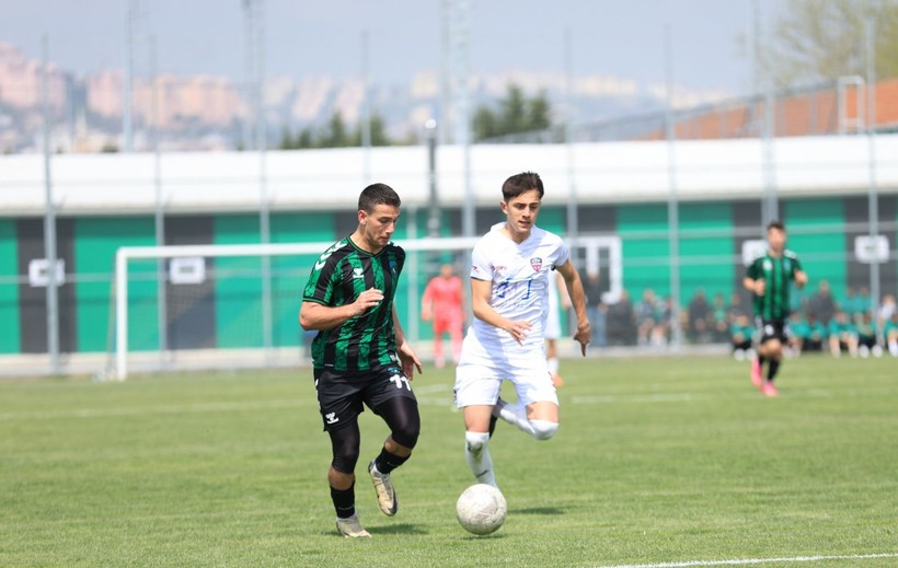 Kocaelispor - Mustafakemalpaşaspor maçının fotoğrafları - Resim: 33
