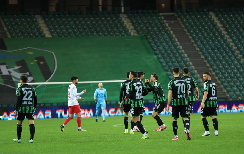 Kocaelispor - Yeni Malatyaspor 1-7 FOTO GALERİ - Resim: 100