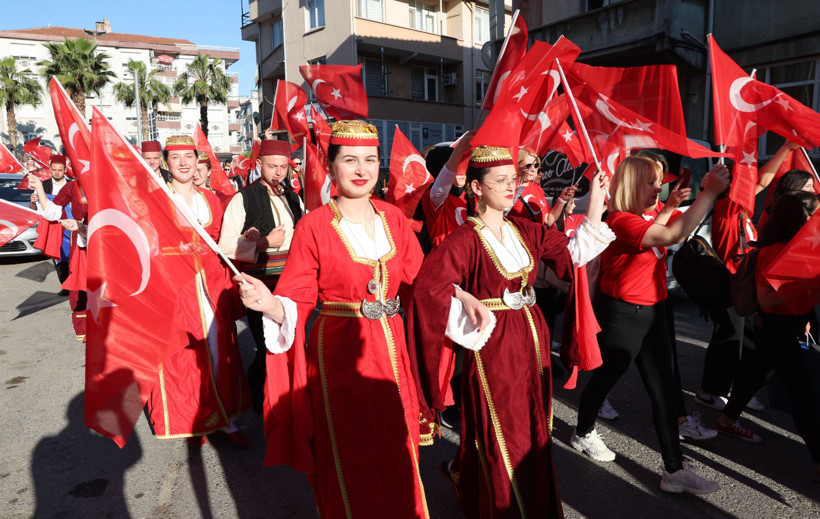 Darıca'da gerçekleştirilen 19 Mayıs Gençlik Festivali'nde renkli görüntüler - Resim : 5