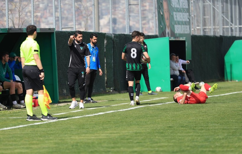 Kocaelispor - Ayvalıkgücü Belediyespor maçının fotoğrafları - Resim: 30