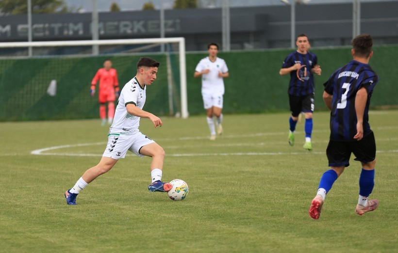 Kocaelispor - Karacabey Belediyespor U-19 maçının fotoğrafları - Resim: 12