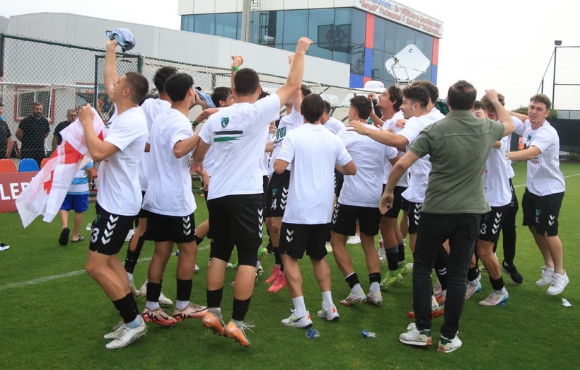 Kocaelispor U-19’da büyük coşku… Şampiyonluk bizim kupa bizim! Foto Galeri - Resim: 13
