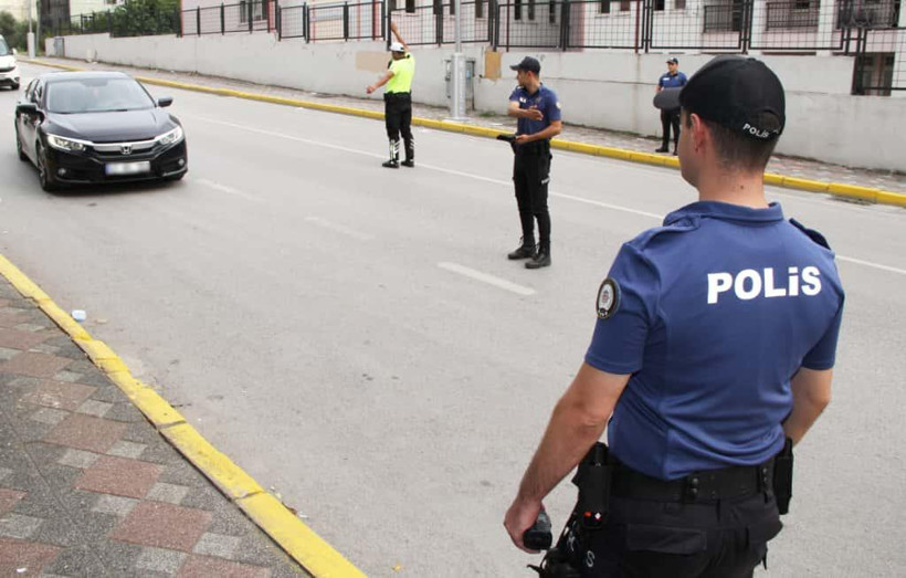 Emniyet ekiplerinden okul çevrelerinde sıkı denetim! - Resim : 1