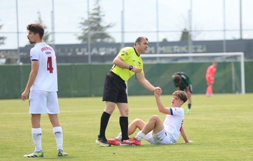 Kocaelispor - Mustafakemalpaşaspor maçının fotoğrafları - Resim: 4