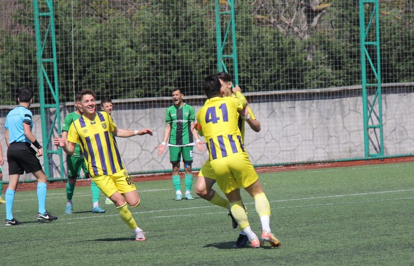Karamürselspor - Çayırovaspor maçının fotoğrafları - Resim: 19