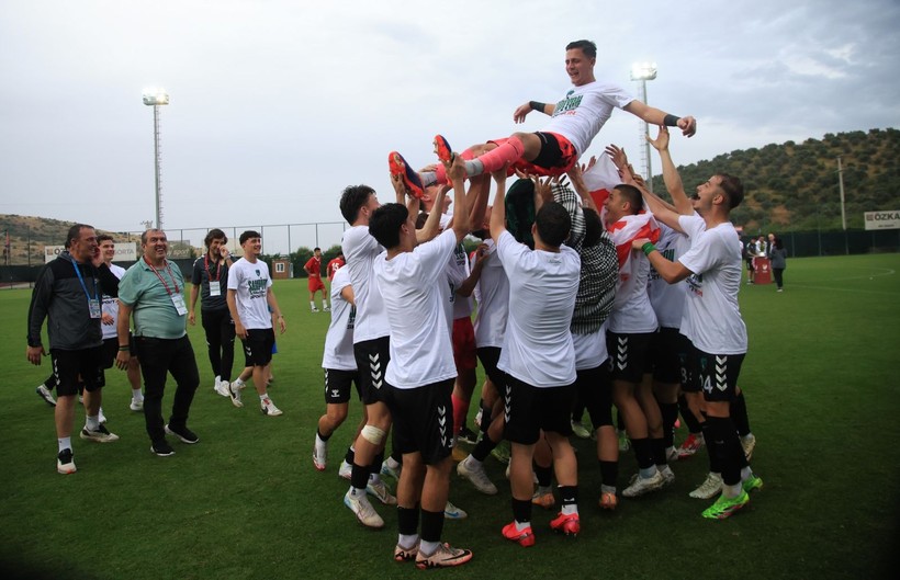 Kocaelispor U-19’da büyük coşku… Şampiyonluk bizim kupa bizim! Foto Galeri - Resim: 15