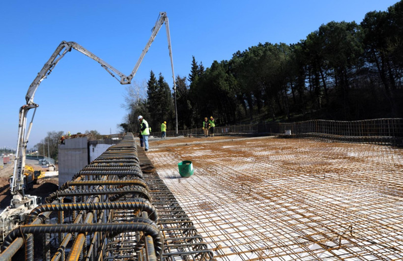 B&uuml;y&uuml;kakın duyurdu; Başiskele Kavşağı&rsquo;nda &lsquo;78 tonluk&rsquo; gece mesaisi - Resim : 3