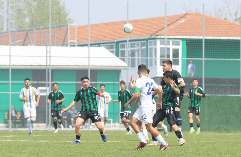 Kocaelispor - Belediye Derincespor U-19 maçının fotoğrafları - Resim: 46