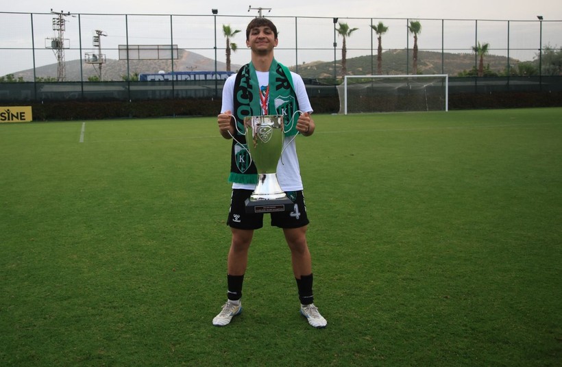 Kocaelispor U-19’da büyük coşku… Şampiyonluk bizim kupa bizim! Foto Galeri - Resim: 52