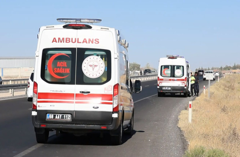 Otomobil şarampole yuvarlandı: Anne ile kızı ölümden döndü! - Resim : 3