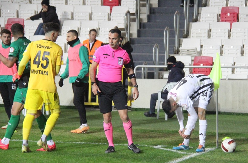 Çorluspor - Kocaelispor maçında düdük Dursun’da - Resim : 3