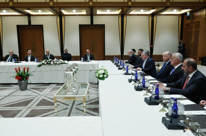 53 numaralı forma hediye edildi… Kocaelispor Cumhurbaşkanı Erdoğan’a gitti - Resim : 3