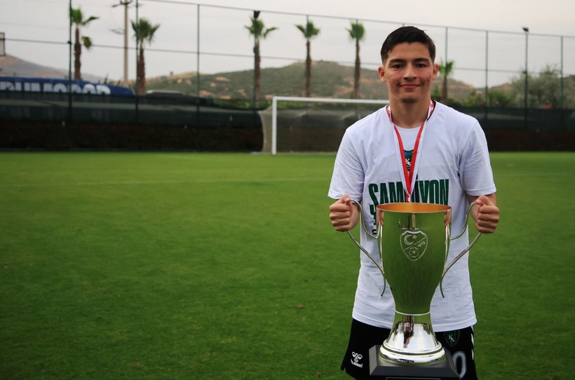 Kocaelispor U-19’da büyük coşku… Şampiyonluk bizim kupa bizim! Foto Galeri - Resim: 43