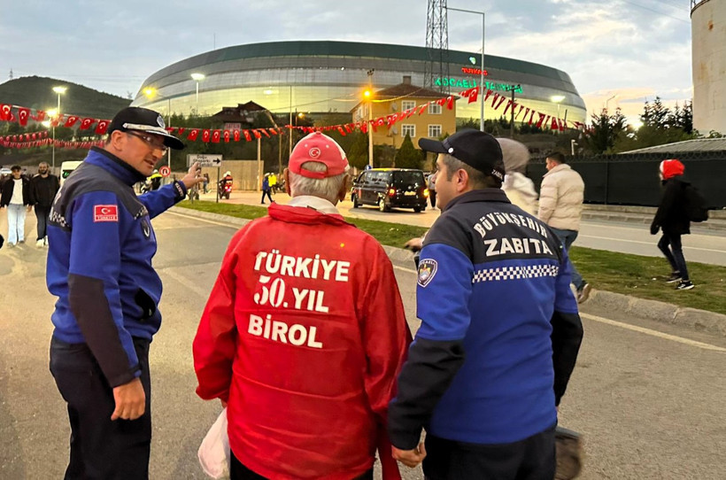 52 yıldır al bayrağın peşinde... Amigo Birol'a Kocaeli'de sıcak karşılama - Resim : 4