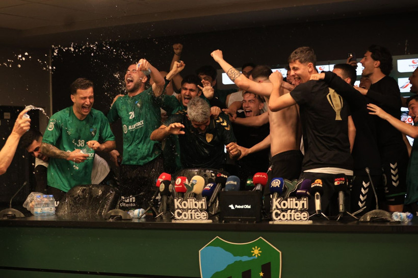 İsmet Taşdemir’den unutamayacağı basın toplantısı! Nasıl ıslandı belli değil! - Resim: 30