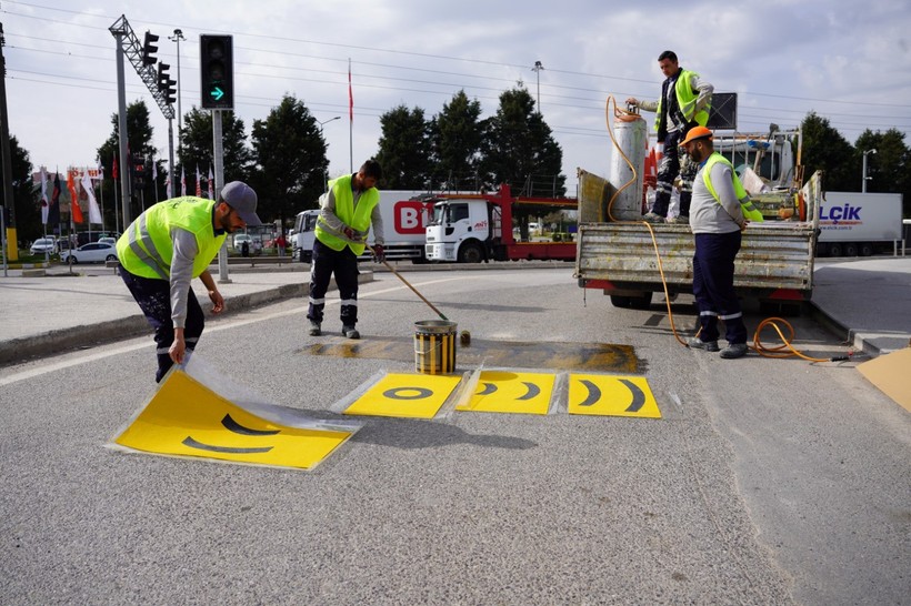 Kocaeli'de yol ve yaya çizgileri yenileniyor - Resim : 1
