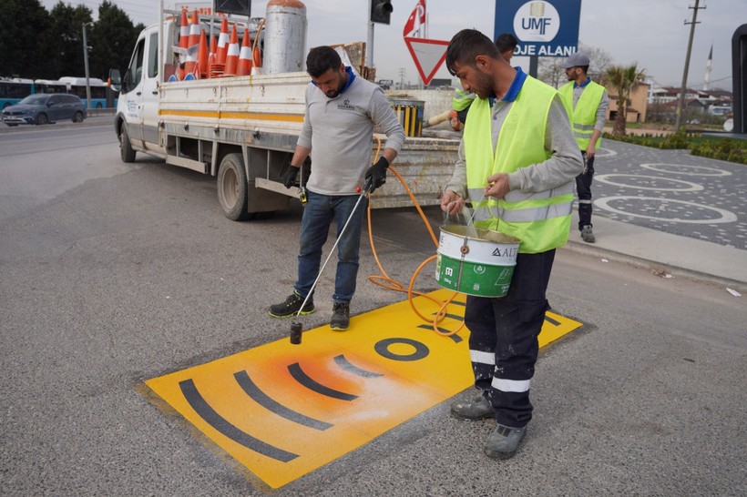Kocaeli'de yol ve yaya çizgileri yenileniyor - Resim : 2