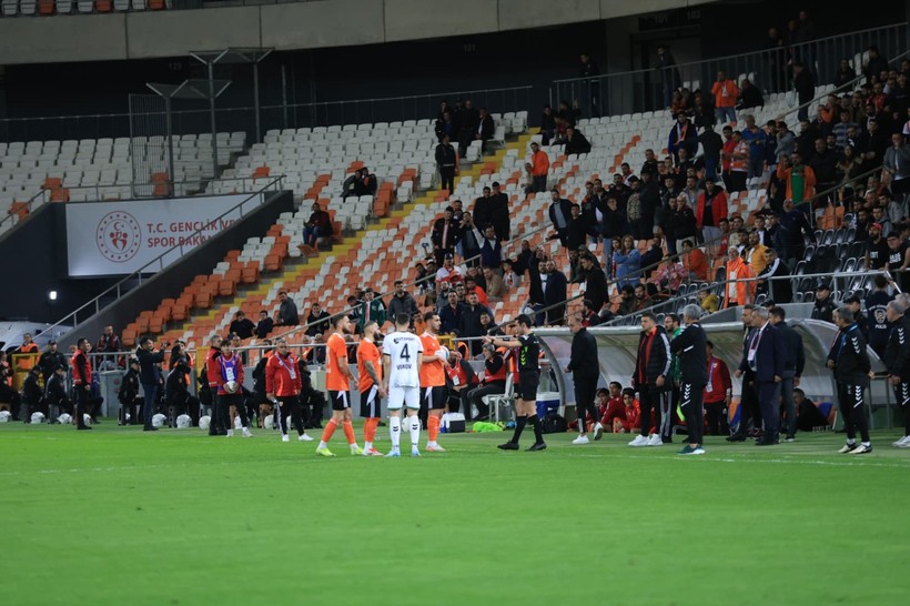 Bu ne biçim bir hakem böyle! - Resim : 3
