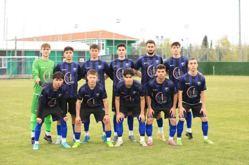 Ağabeylerinden sonra gençler de şampiyonluğa koşuyor! “6-0” - Resim: 16