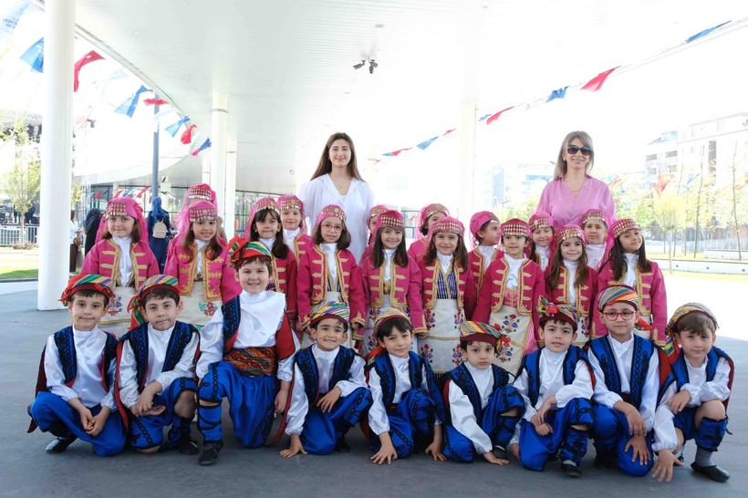“Arı Maya” Kocaelili minikler için sahnede - Resim: 1