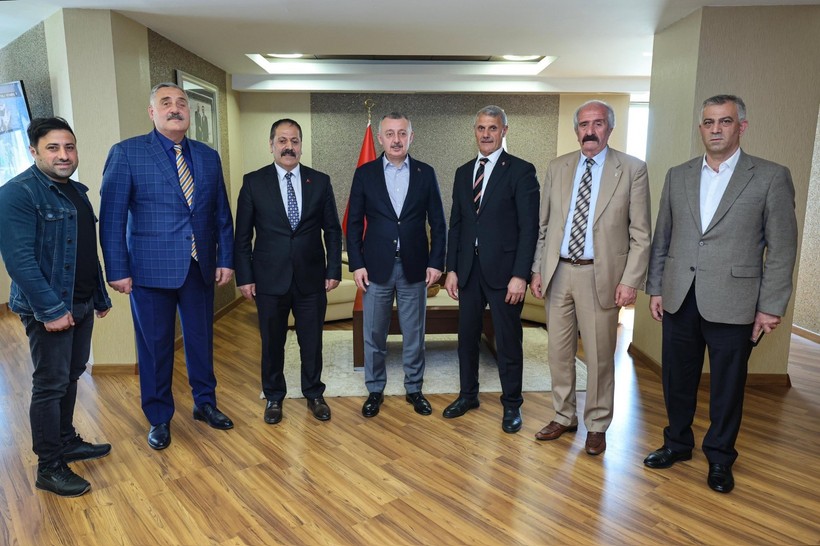 Merih Demiral’ın babası ve STK’lardan Tahir Büyükakın'a ziyaret - Resim : 2