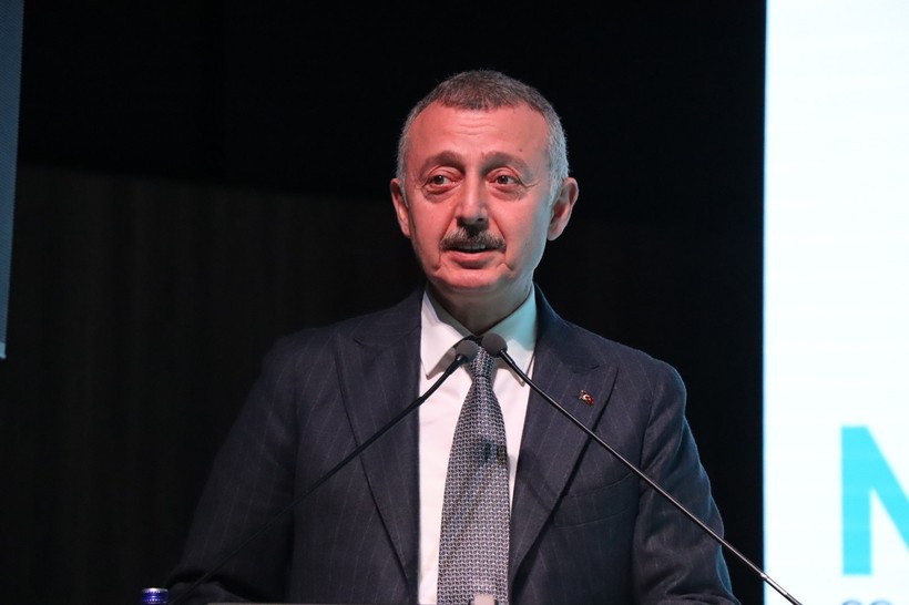 Maliyet eleştirilerine tepki gösterdi! Tahir Büyükakın: Sizin kafanız ile olacak işler değil - Resim : 1
