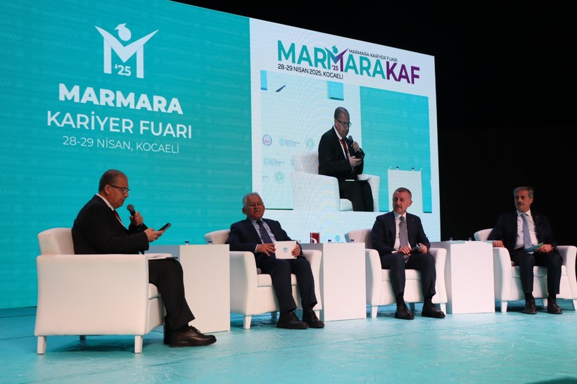 Tahir Büyükakın kariyer fuarında! “Herkesin üniversiteye gitmesi gerekmiyor” - Resim : 1