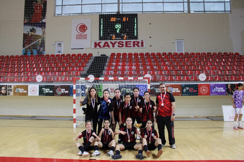 Bizim kızlar üst üste 3. kez Türkiye şampiyonu oldu! - Resim : 1