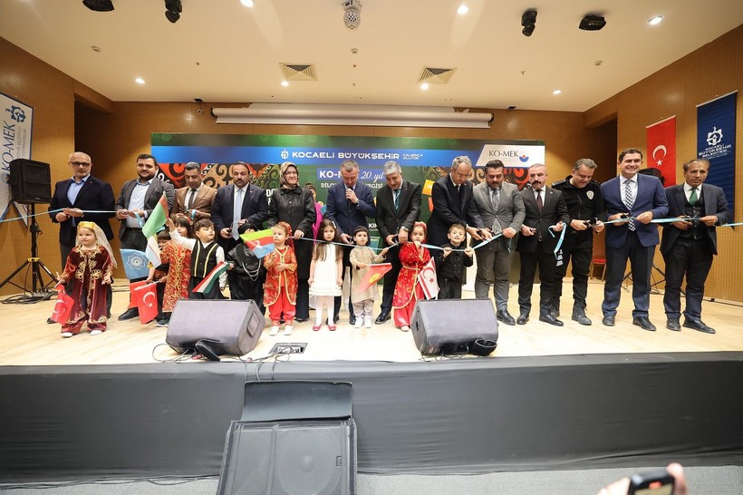 KO-MEK sergisinde farklı renkler ve farklı kültürler buluştu - Resim: 4