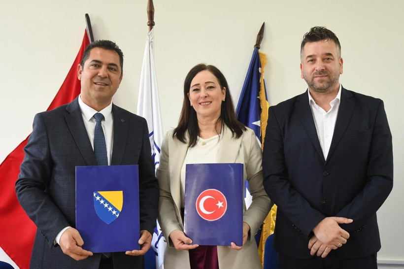 Ortaokul öğrencileri 8 günde 6 ülke gezdi! Kardeş okullara ağaç dikti - Resim : 1