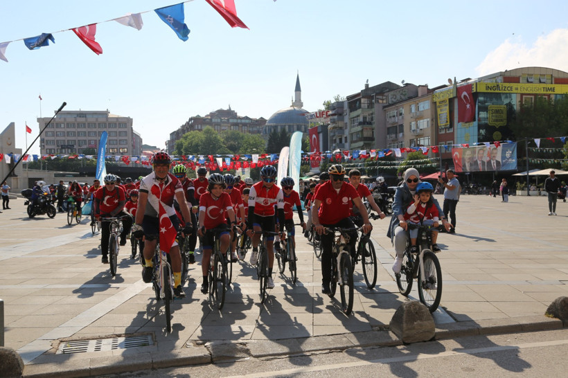 Kocaelili vatandaşlar 19 Mayıs ruhu ile pedalları çevirdi - Resim : 6