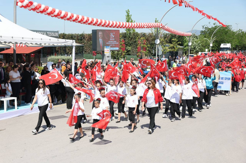 19 Mayıs Çayırova'da büyük bir coşkuyla kutlandı - Resim : 1