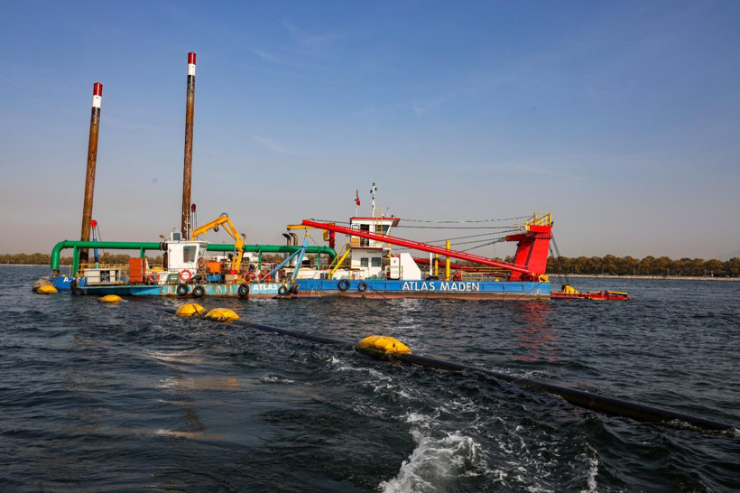 İzmit Körfezi temizleme çalışması devam ediyor… Denizdeki oksijen seviyesi yüzde 40 arttı! - Resim : 1