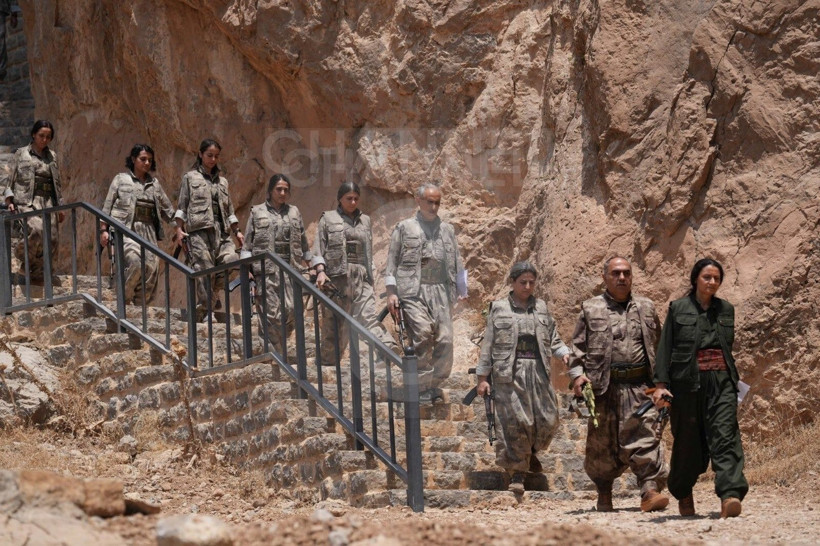 Terör örgütü PKK silahlarını yaktı - Resim: 10