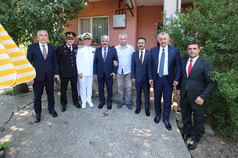 Şehit ve gazi yakınlarına; Anlamlı günde anlamlı ziyaretler - Resim : 3