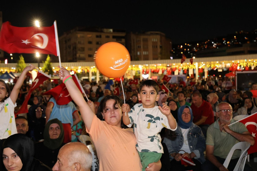 7’den 77’ye demokrasi aşkı - Resim: 1