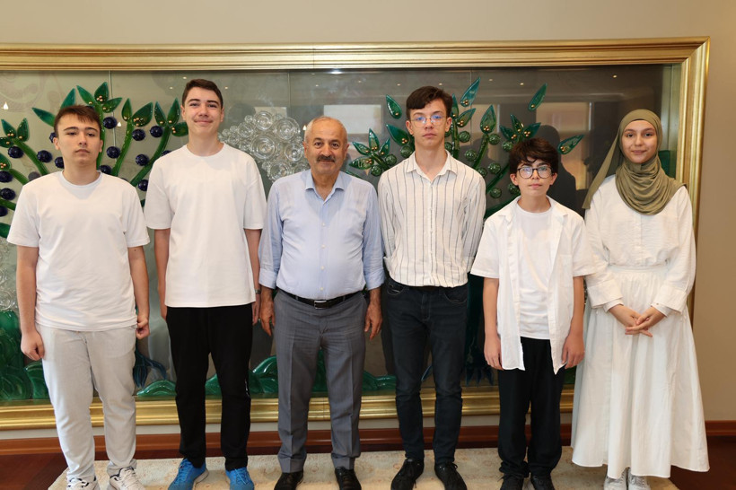 Zinnur Büyükgöz, LGS şampiyonlarını ağırladı - Resim : 1