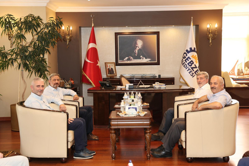 AK Parti heyetinden Zinnur Büyükgöz'e taziye ziyareti - Resim : 2