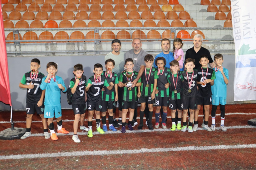 İzmit'te Zafer Bayramı futbolla birleşti - Resim : 1
