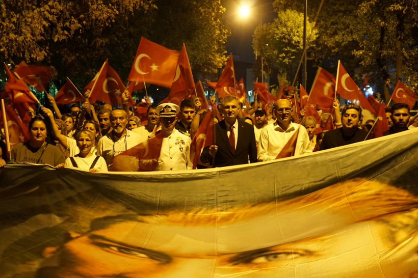 Gölcük'te Zafer Bayramı coşkusu yaşandı - Resim : 1