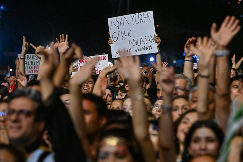 Mustafa Sandal sevenlerini coşturdu! - Resim: 3