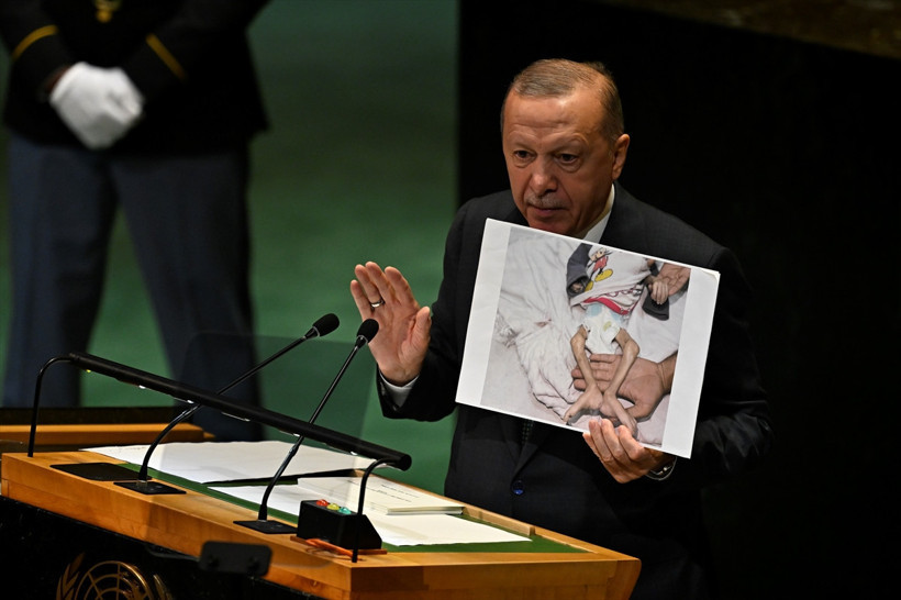 Cumhurbaşkanı Erdoğan BM’de o fotoğrafı gösterdi; “Hangi vicdan buna sessiz kalabilir?” - Resim : 1