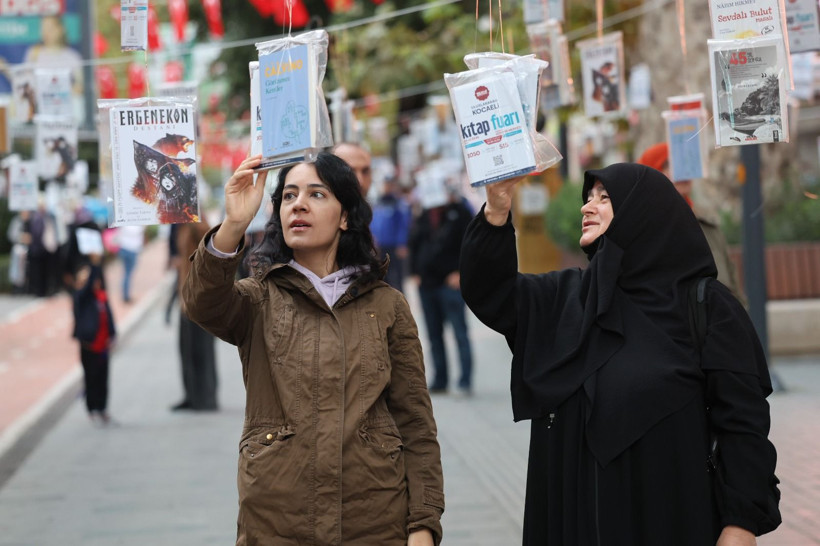 5 bin kitap toplandı; Kocaeli’de ağaçlar yeniden kitap açtı! - Resim: 24