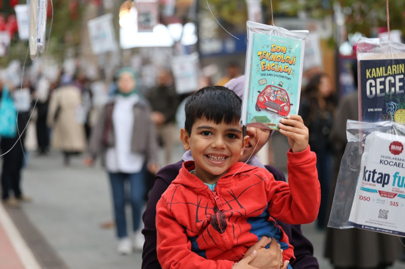 5 bin kitap toplandı; Kocaeli’de ağaçlar yeniden kitap açtı! - Resim: 23