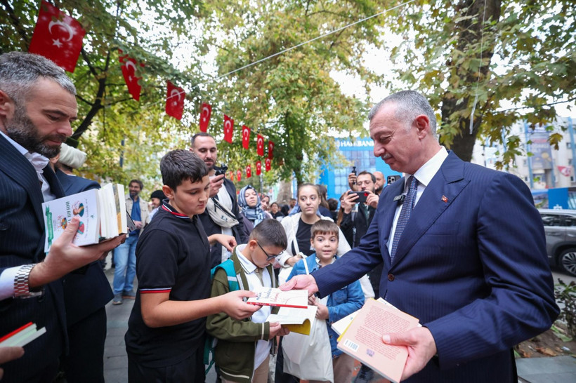 5 bin kitap toplandı; Kocaeli’de ağaçlar yeniden kitap açtı! - Resim: 1
