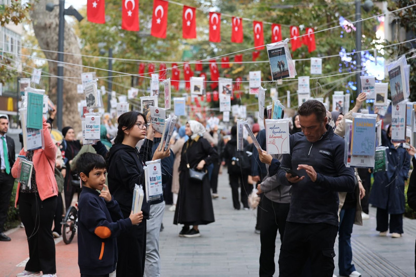 5 bin kitap toplandı; Kocaeli’de ağaçlar yeniden kitap açtı! - Resim: 14