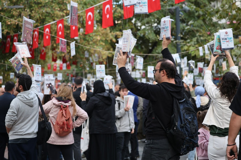 5 bin kitap toplandı; Kocaeli’de ağaçlar yeniden kitap açtı! - Resim: 2