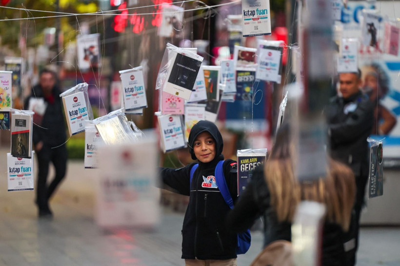 5 bin kitap toplandı; Kocaeli’de ağaçlar yeniden kitap açtı! - Resim: 12
