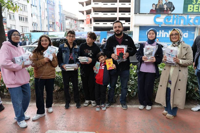5 bin kitap toplandı; Kocaeli’de ağaçlar yeniden kitap açtı! - Resim: 3